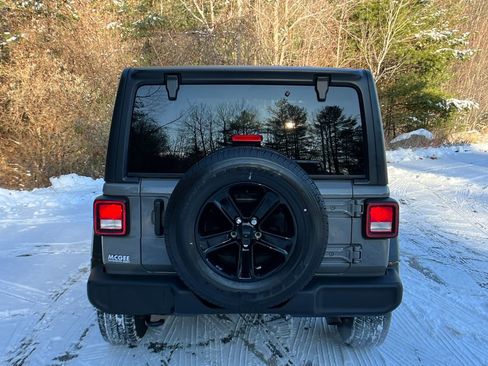 Used 2022 Jeep Wrangler Unlimited Sport image 4