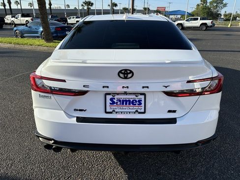 Used 2025 Toyota Camry LE image 5
