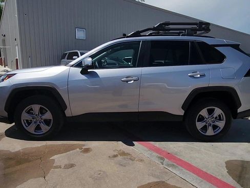 Used 2025 Toyota RAV4 XLE FWD image 30