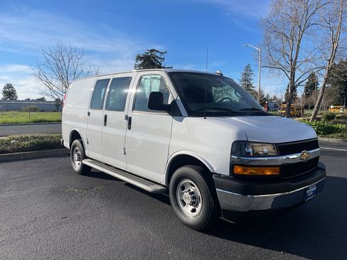 Used 2024 Chevrolet Express 2500 w/ Driver Convenience Package image 3