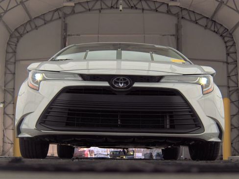 Used 2024 Toyota Corolla LE image 3