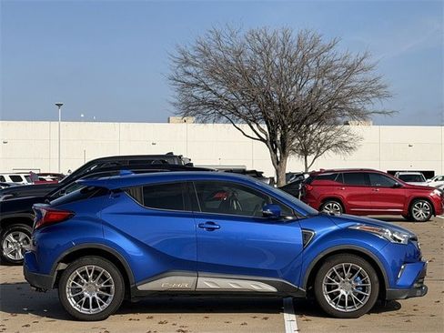 Used 2019 Toyota C-HR Limited image 3