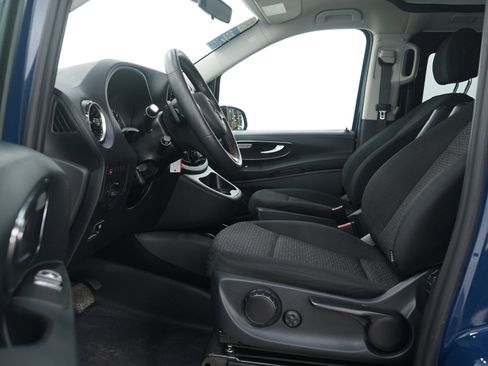 Used 2021 Mercedes-Benz Metris Passenger image 19