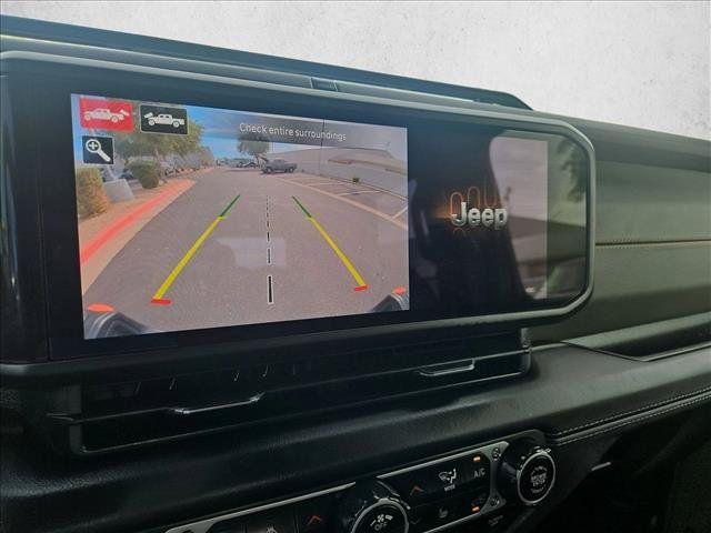 Used 2025 Jeep Gladiator Mojave AWD/4WD image 14