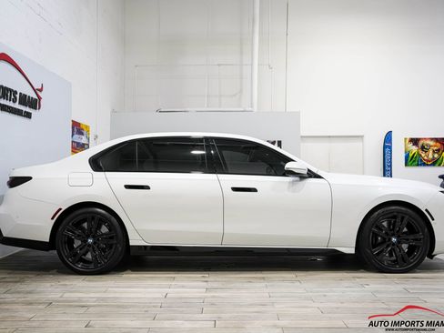Used 2023 BMW 760i xDrive image 25