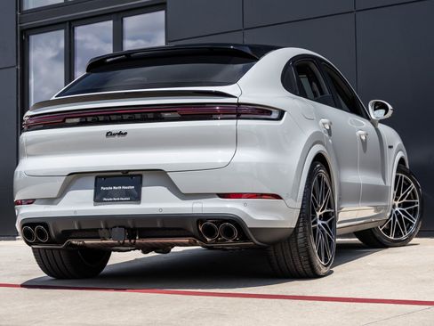 New 2026 Porsche Cayenne Turbo image 11