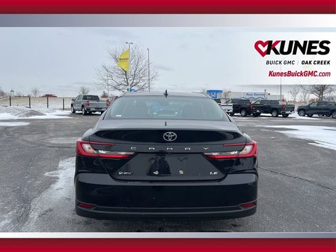 Used 2025 Toyota Camry LE FWD image 5