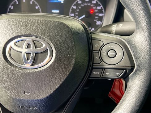 Used 2025 Toyota Corolla LE image 18