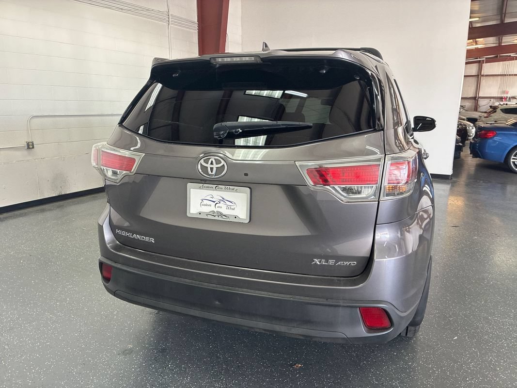 Used 2016 Toyota Highlander XLE AWD/4WD image 4