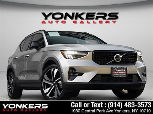 Used 2023 Volvo XC40 B5 Ultimate w/ Protection Package Premier image 10