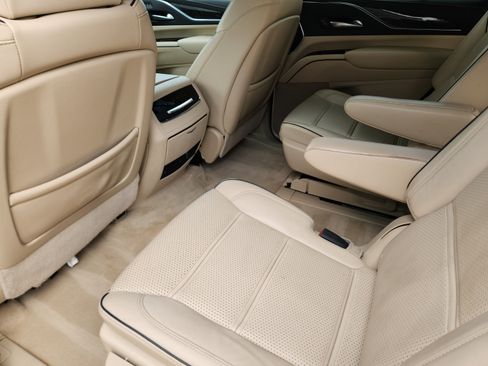 Used 2022 Cadillac Escalade Premium Luxury RWD image 11