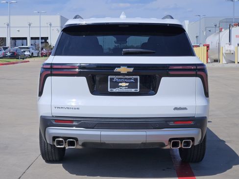 Certified 2026 Chevrolet Traverse LT w/ Driver Confidence Package FWD image 8