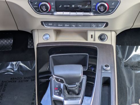 Used 2021 Audi Q5 Prestige AWD/4WD image 18