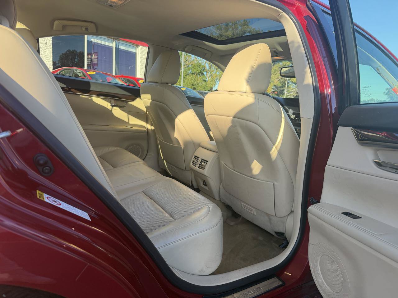Used 2014 Lexus ES 350 w/ Luxury Package FWD image 16