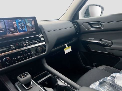 New 2026 Nissan Pathfinder SV image 28