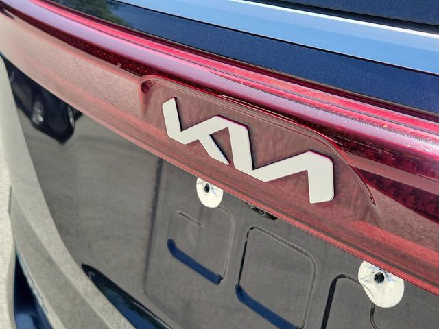 Certified 2024 Kia Carnival SX Prestige FWD image 5