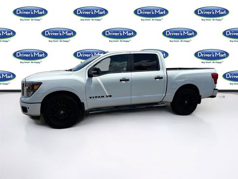 Used 2019 Nissan Titan SV w/ SV Convenience Package RWD image 4