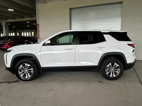 Used 2025 Chevrolet Equinox LT FWD image 2