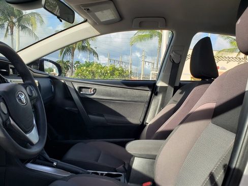 Used 2018 Toyota Corolla LE FWD image 12