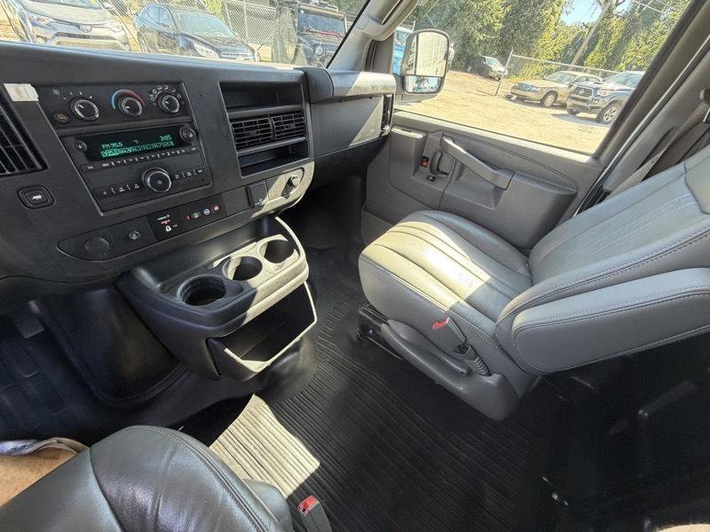Used 2022 Chevrolet Express 3500 w/ Driver Convenience Package RWD image 20