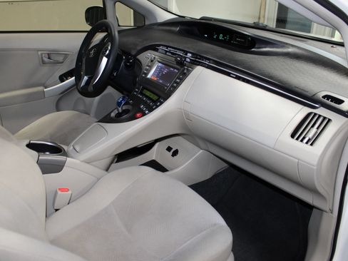 Used 2015 Toyota Prius Two FWD image 27