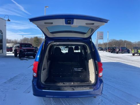 Used 2018 Dodge Grand Caravan SE w/ UConnect Hands-Free Group image 9