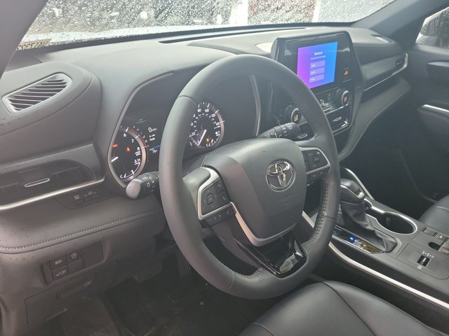 Used 2024 Toyota Highlander XSE FWD image 23