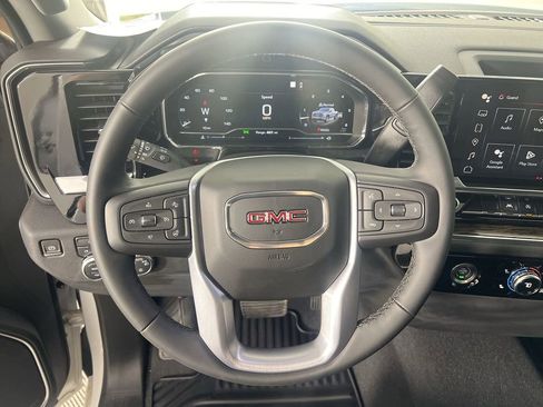Used 2023 GMC Sierra 1500 SLE AWD/4WD image 3