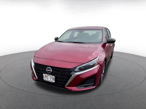 Used 2025 Nissan Altima 2.5 SV FWD image 7
