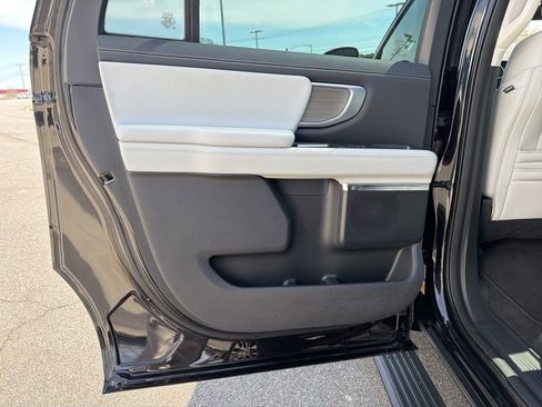 Certified 2025 Ford Expedition Max Platinum image 15