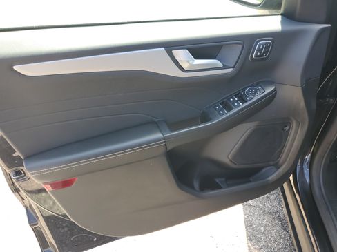 Used 2023 Ford Escape Platinum w/ Premium Technology Package AWD/4WD image 10
