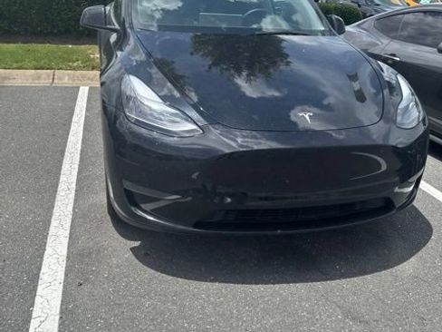 Used 2025 Tesla Model Y Long Range RWD image 4
