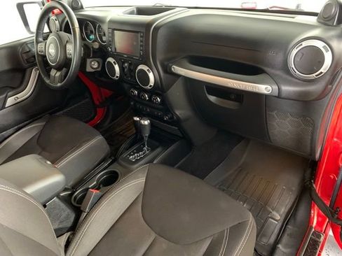 Used 2014 Jeep Wrangler Unlimited Rubicon w/ Connectivity Group image 21