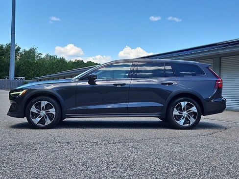 Used 2023 Volvo V60 B5 Cross Country Plus w/ Climate Package AWD/4WD image 2