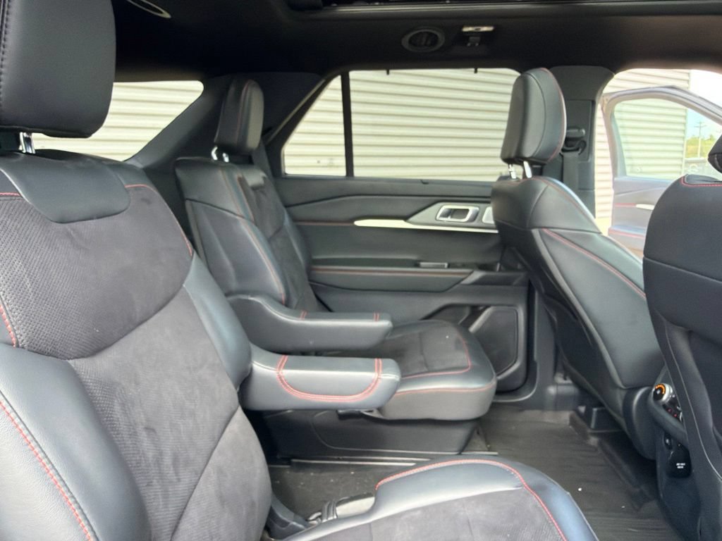 Used 2025 Ford Explorer ST AWD/4WD image 13