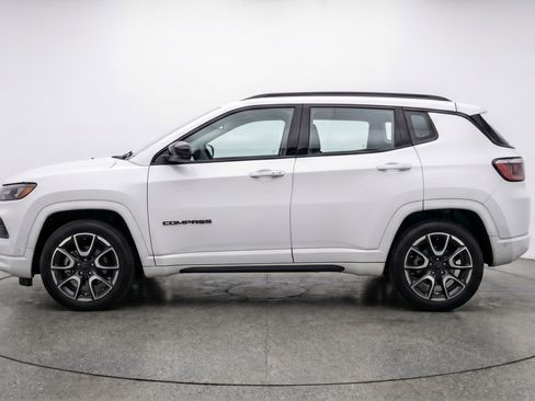 Used 2025 Jeep Compass Trailhawk AWD/4WD image 5