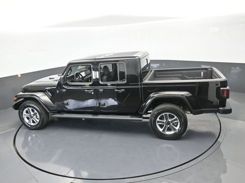 Used 2024 Jeep Gladiator Sport w/ Premium Package image 45