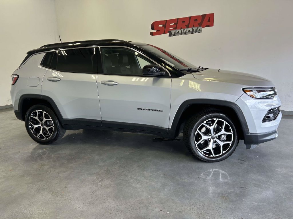 Used 2025 Jeep Compass Limited AWD/4WD image 2