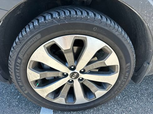 Used 2021 Kia Telluride EX w/ EX Premium Package FWD image 15
