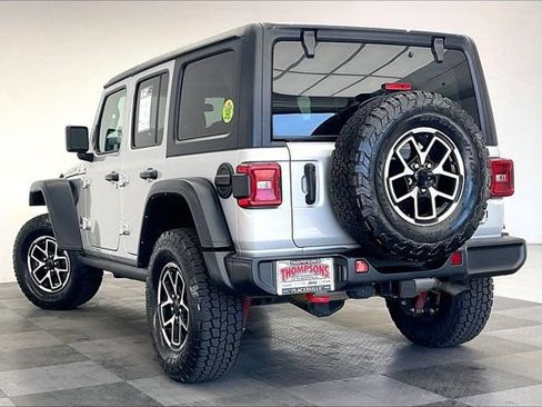 Used 2024 Jeep Wrangler Unlimited Rubicon AWD/4WD image 10