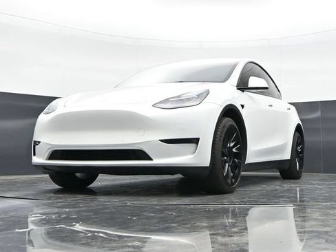 Used 2021 Tesla Model Y Long Range AWD/4WD image 41
