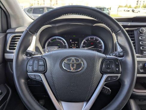 Used 2019 Toyota Highlander Limited AWD/4WD image 17