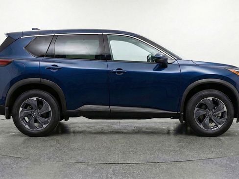 Used 2025 Nissan Rogue SV FWD image 11