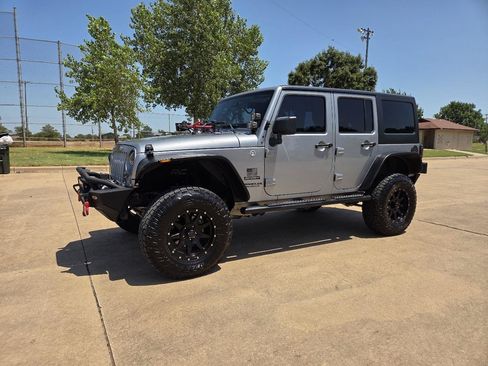 Used 2015 Jeep Wrangler Unlimited Sport w/ Connectivity Group AWD/4WD image 2