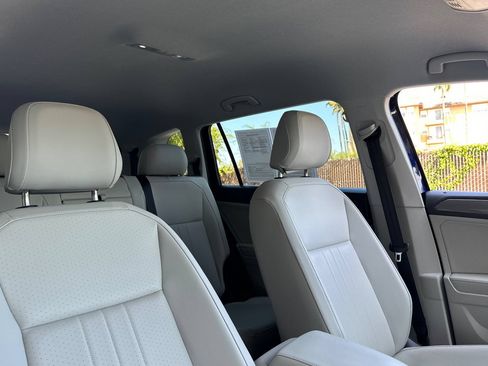 Used 2023 Volkswagen Tiguan SE FWD image 18