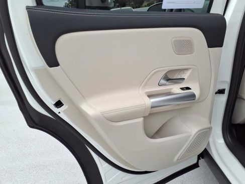 Used 2025 Mercedes-Benz GLA 250 image 16