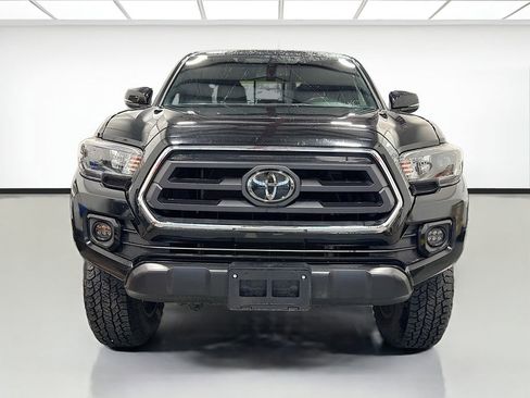 Used 2017 Toyota Tacoma TRD Off-Road w/ Premium & Technology Package image 2