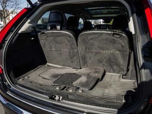 Used 2023 Volvo XC90 B6 Plus image 10