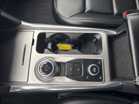 Used 2020 Ford Explorer XLT w/ Equipment Group 202A AWD/4WD image 30