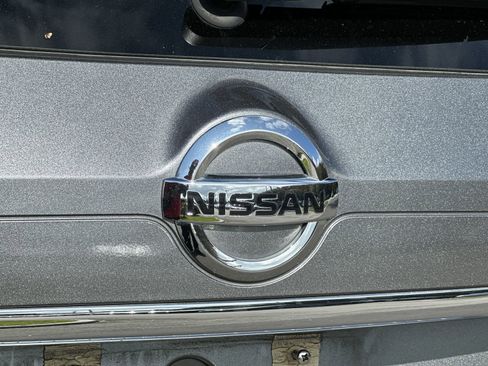 Used 2017 Nissan Rogue SL w/ SL Premium Package image 24